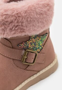 Friboo Korte Laarzen - Mauve -Algemene Winkel Voor Kindermode 12dcd43555514ce2b981c32b2879bfe8 scaled