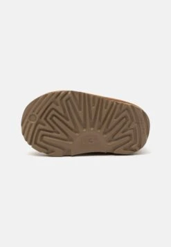 Ugg Accessible Neumel Ez-Fit Unisex - Korte Laarzen - Chestnut -Algemene Winkel Voor Kindermode 135ae57de2eb45319908f7ebe40a2615 scaled