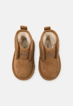 Ugg Accessible Neumel Ez-Fit Unisex - Korte Laarzen - Chestnut -Algemene Winkel Voor Kindermode 15d0b0b00b8d4815b6c19de1424237ce scaled