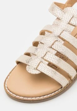Friboo Leather - Sandalen - Gold -Algemene Winkel Voor Kindermode 1c232b384eb8403eafaef58a4c13e369 scaled