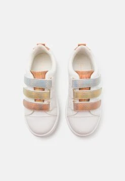 Friboo Sneakers Laag - White -Algemene Winkel Voor Kindermode 2da0caeb507d4414b4523dc4659b9a0f scaled