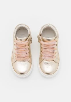 Friboo Leather - Sneakers Hoog - Gold -Algemene Winkel Voor Kindermode 359f006ce3634c93b18b7e5950173614 scaled