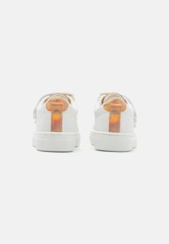 Friboo Sneakers Laag - White -Algemene Winkel Voor Kindermode 466da5095c754cd1bbc0fd2758a4d3ce scaled