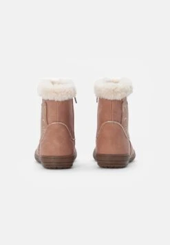 Friboo Booties - Korte Laarzen - Pink -Algemene Winkel Voor Kindermode 4b3750fe34e84fa49aa2c7e6a3e05fb9 scaled