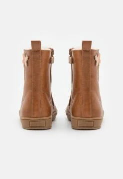 Friboo Korte Laarzen - Cognac 8 Friboo Korte Laarzen - Cognac -Algemene Winkel Voor Kindermode 520a7f48df714947abf651d83b822e1c scaled