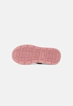 Friboo Sneakers Laag - Rose Gold -Algemene Winkel Voor Kindermode 6d40da84f8254f28bbbe01a46cc58328 scaled