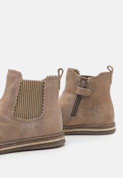 Friboo Korte Laarzen - Taupe -Algemene Winkel Voor Kindermode 6f02ebdf822e4dc7a3c6554cdfe710a2 scaled