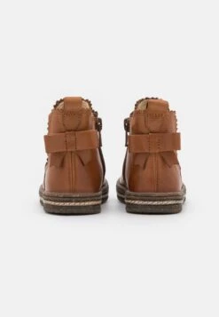 Friboo Leather - Korte Laarzen - Cognac -Algemene Winkel Voor Kindermode 760a6cfe413a42efb2987317095ca9ea scaled