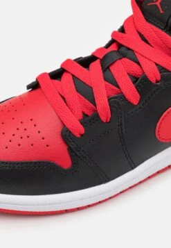 Jordan 1 Mid Unisex - Basketbalschoenen - Black/Fire Red/White -Algemene Winkel Voor Kindermode 77c57b74660b411ba1cd19c831db8fe7 scaled