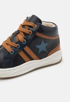 Friboo Leather - Sneakers Hoog - Dark Blue -Algemene Winkel Voor Kindermode 8409e4754d55405fa41fa99dce404e6e scaled