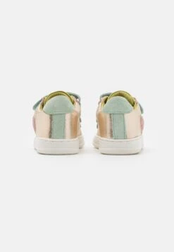 Friboo Leather - Sneakers Laag - Gold 8 Friboo Leather - Sneakers Laag - Gold -Algemene Winkel Voor Kindermode 93ee529309e54e0395133b04656bf5de scaled