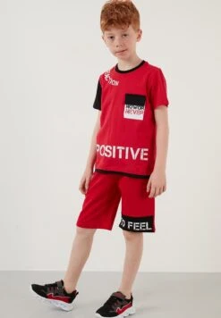 LELA Regular Fit T-Shirt And Shorts - Trainingspak - Red/Black -Algemene Winkel Voor Kindermode c0d31351d06b49fbba11b2546918e6fe
