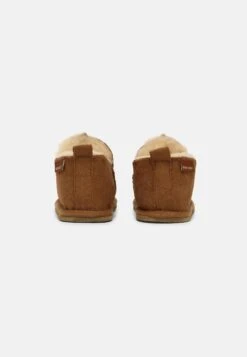 Shepherd Marseille Unisex - Pantoffels - Chestnut -Algemene Winkel Voor Kindermode d391e5c208204b5dbbcb0b919e8ce4f5 scaled
