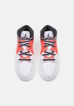 Air Jordan 1 Mid Unisex - Basketbalschoenen - Black/White/Infrared -Algemene Winkel Voor Kindermode da46365d092945deaf0788f14354a3bc scaled