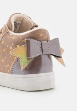 Friboo Laarzen - Pink 11 Friboo Laarzen - Pink -Algemene Winkel Voor Kindermode dca8149acd384be7a5070139d41fad1e scaled