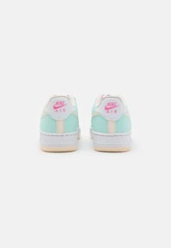 Nike Sportswear Air Force 1 Unisex - Sneakers Laag - Jade Ice/Guava Ice/White/Pink Spell -Algemene Winkel Voor Kindermode fbbcafafaa1946b7b4899aa0a2952218 scaled